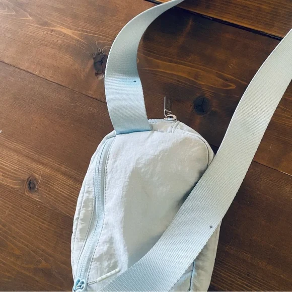Lululemon Powder Blue 1L Everywhere Belt Bag - Picture 13 of 15